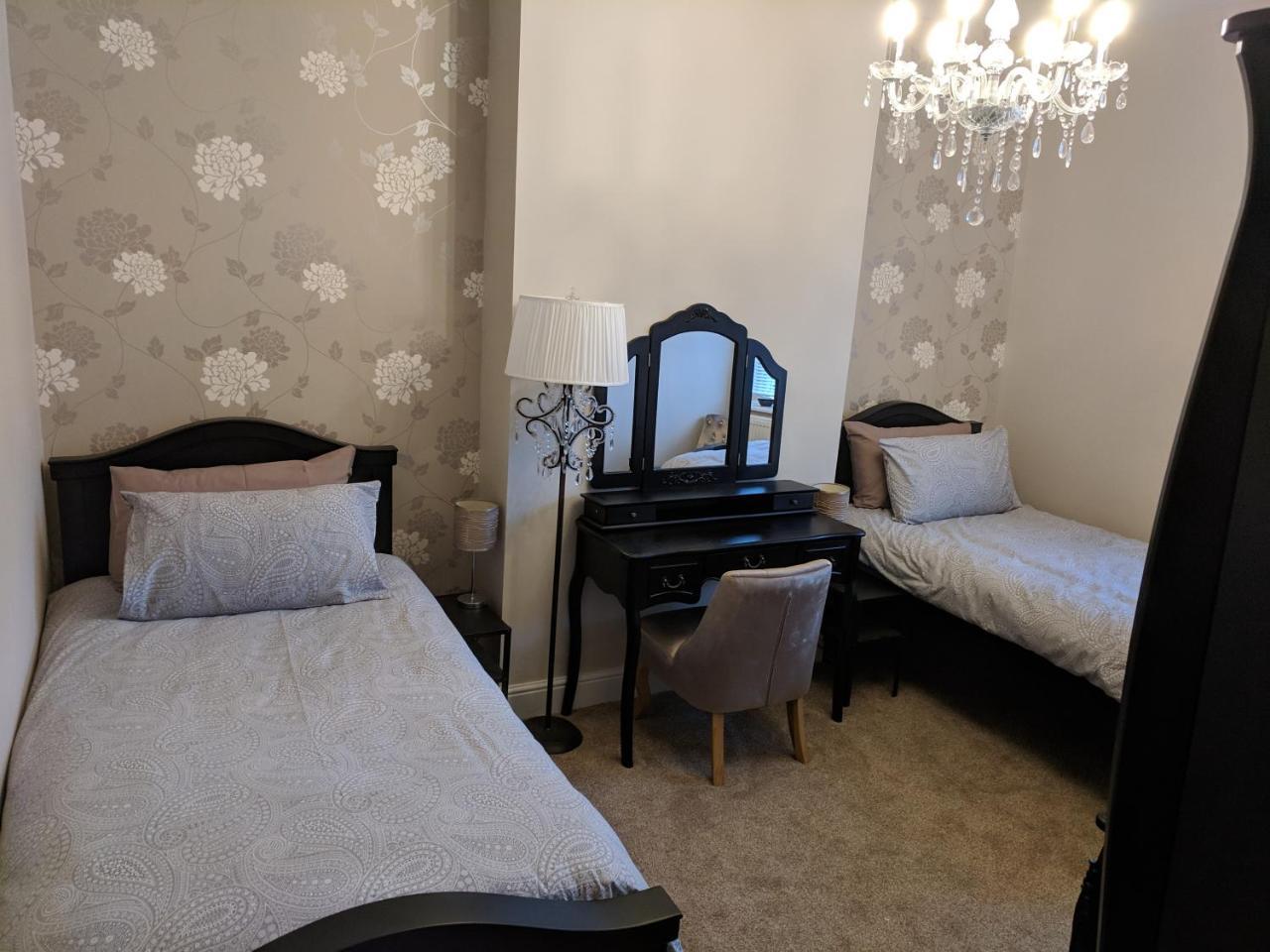 Lion House Bed & Breakfast With Restaurant Комб-Мартін Екстер'єр фото